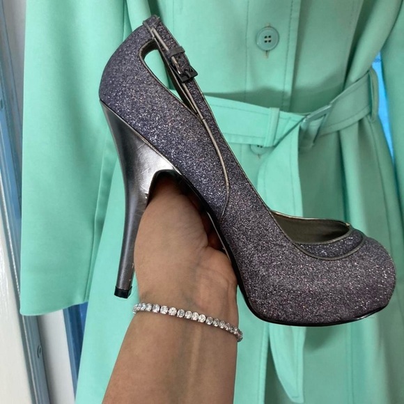 Guess Blue Glittery Open heels with a 4" black heel 8 1/2
glitter heels - Picture 3 of 7